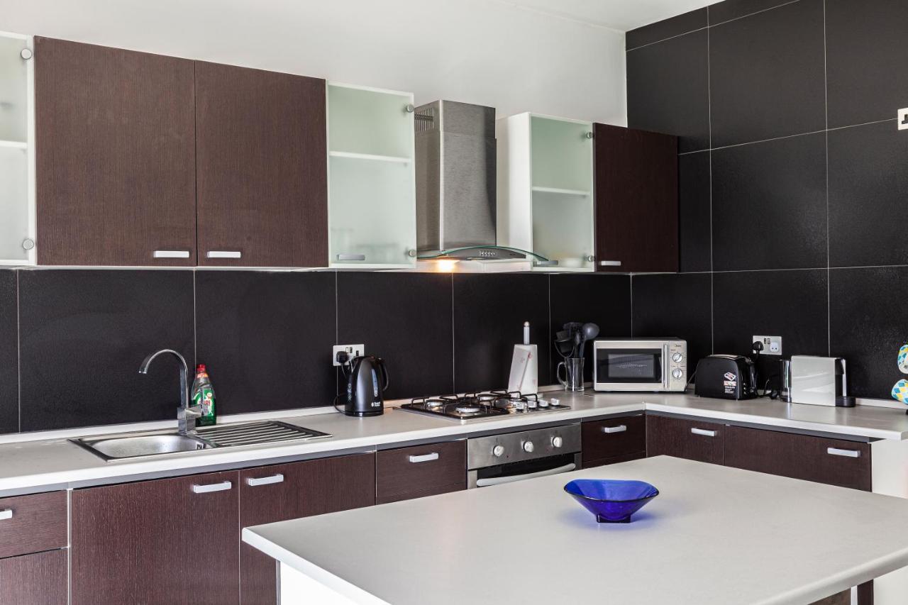 Z4 - SEAFRONT apartment St. Paul's Bay Buitenkant foto