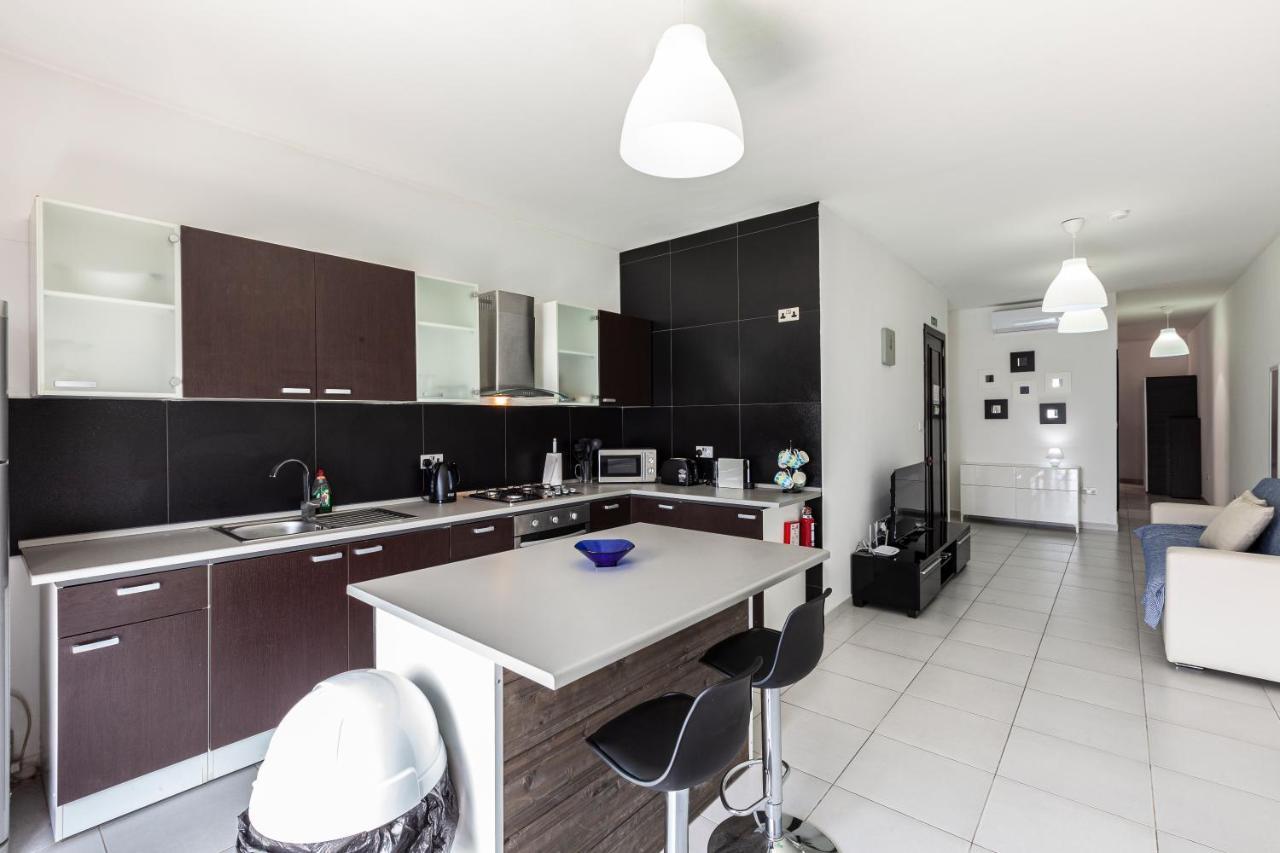 Z4 - SEAFRONT apartment St. Paul's Bay Buitenkant foto