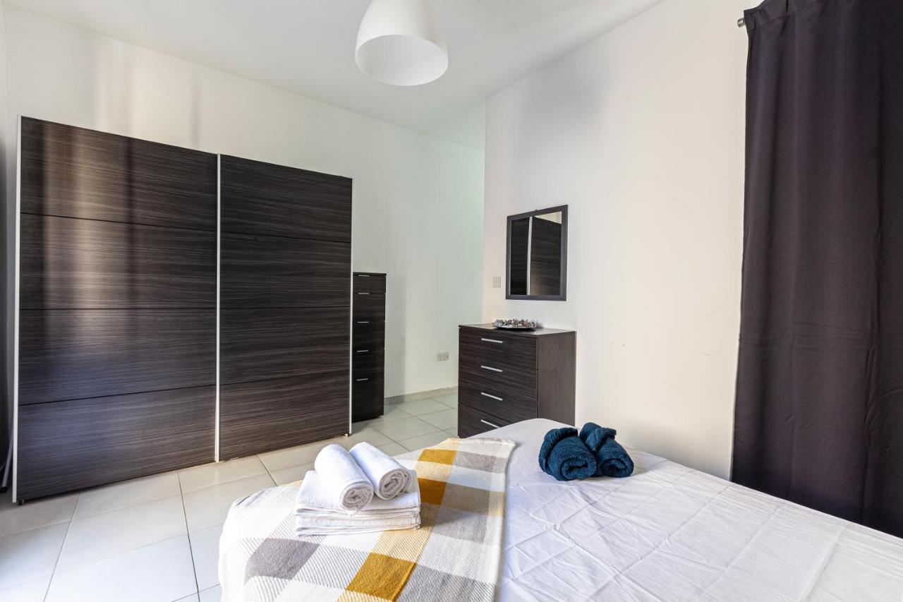 Z4 - SEAFRONT apartment St. Paul's Bay Buitenkant foto