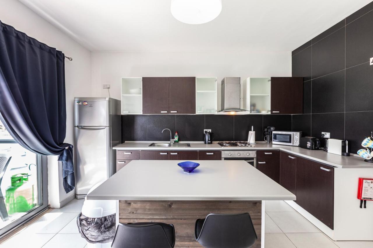 Z4 - SEAFRONT apartment St. Paul's Bay Buitenkant foto