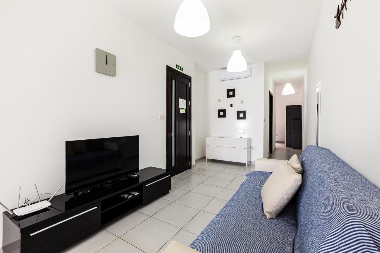 Z4 - SEAFRONT apartment St. Paul's Bay Buitenkant foto