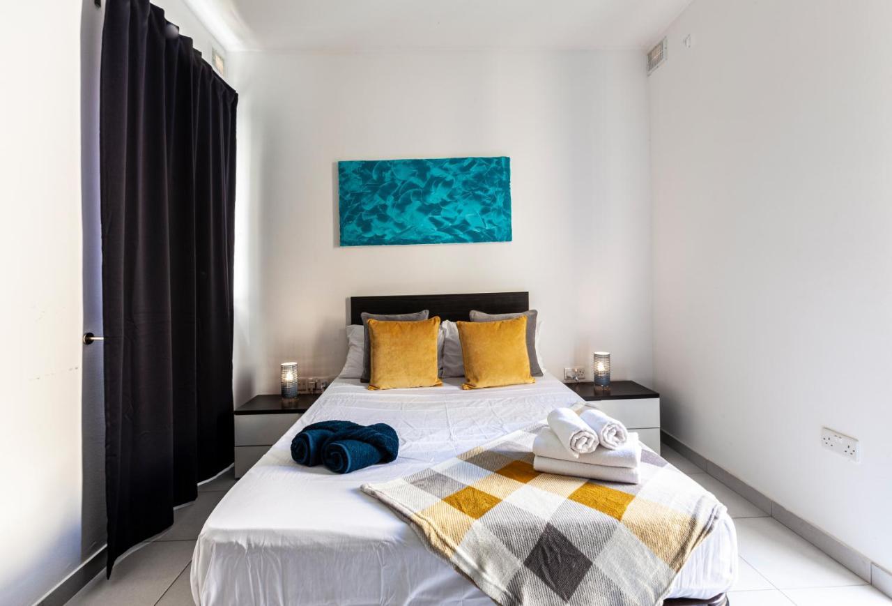Z4 - SEAFRONT apartment St. Paul's Bay Buitenkant foto